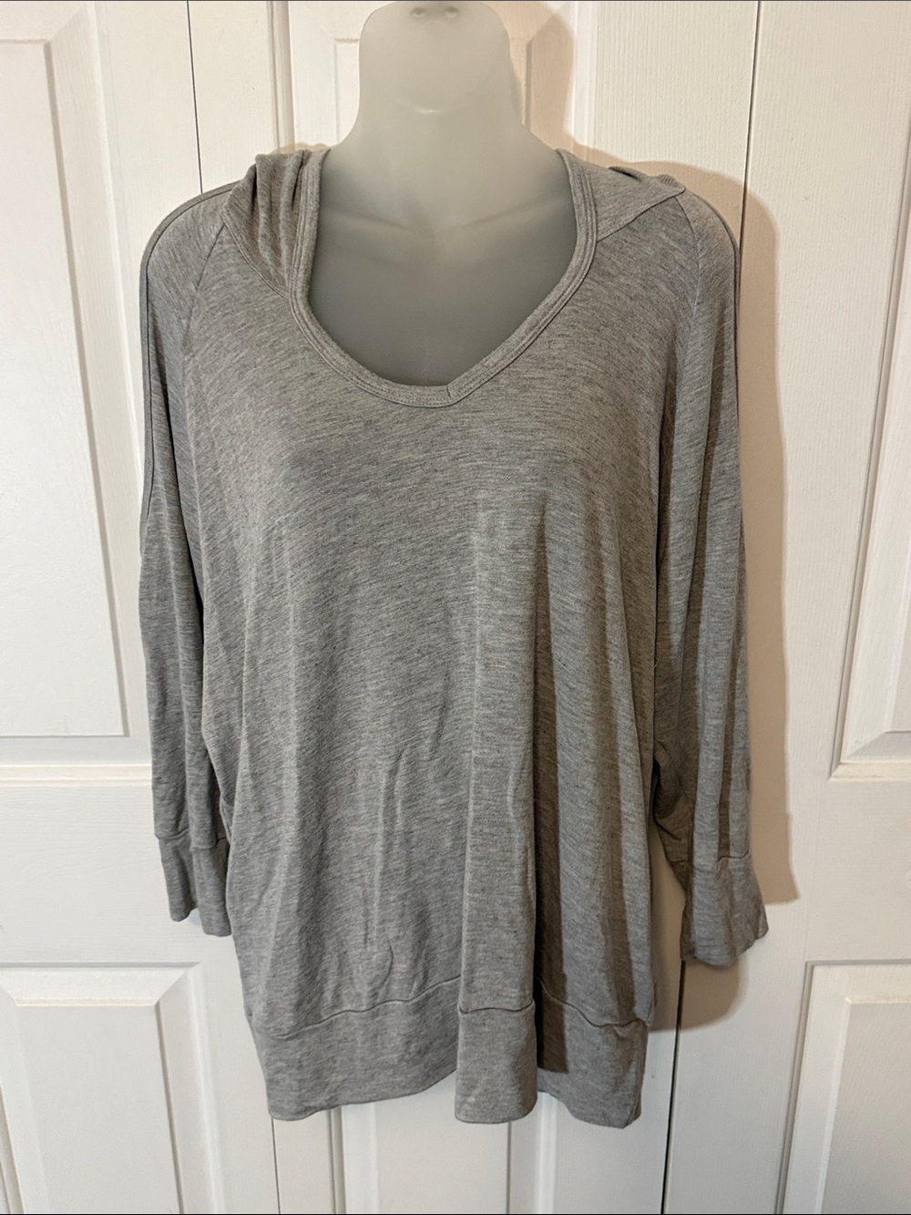 Boston Proper Sz L cold shoulder Gray Hooded Pullover Top GUC B718